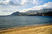 Creta - provincia di Retimno, la baia di Plakias ella costa meridionale a est di Agia Galini.